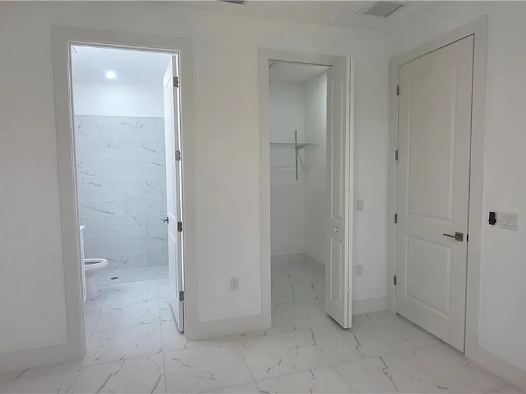 927 Chenault St — Photo 15