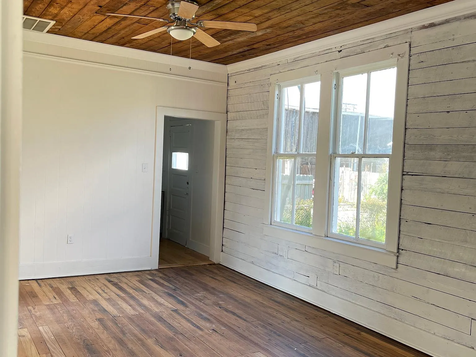 819 Costello Ln — Photo 4