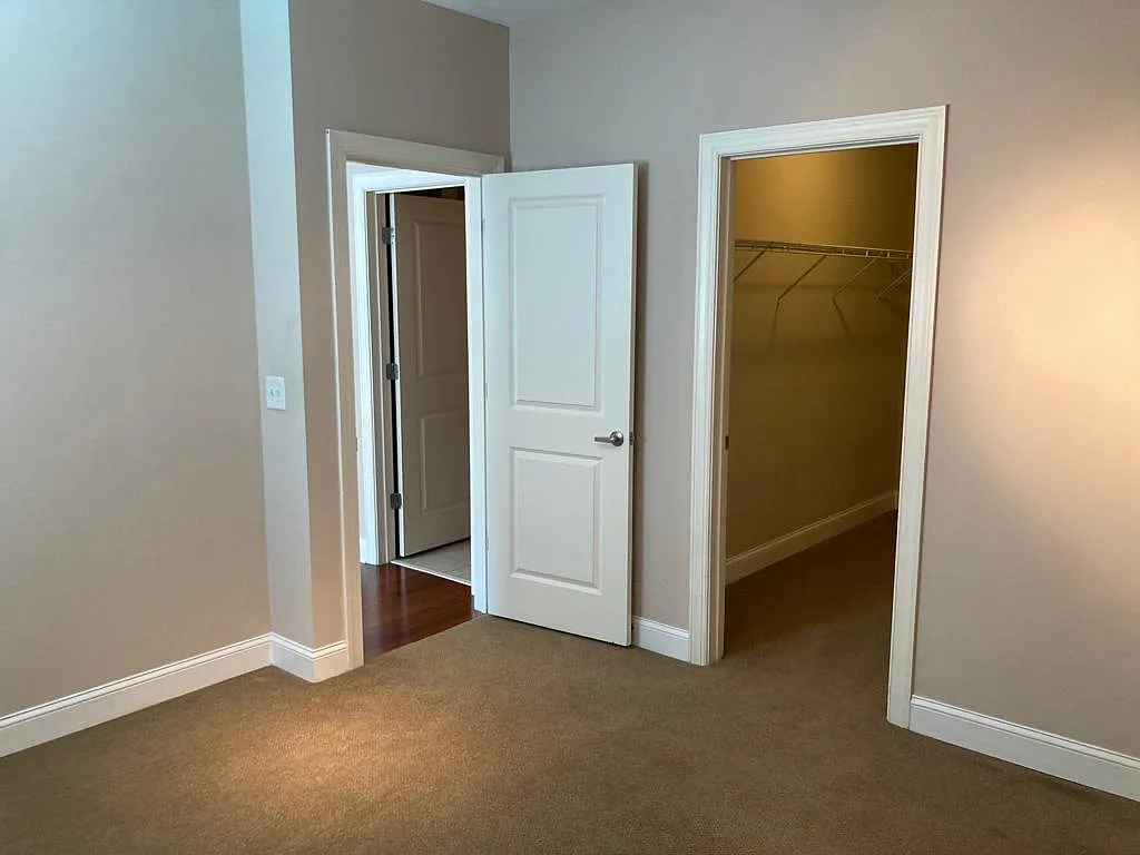 2230 Cheshire Bridge Rd NE — Photo 4