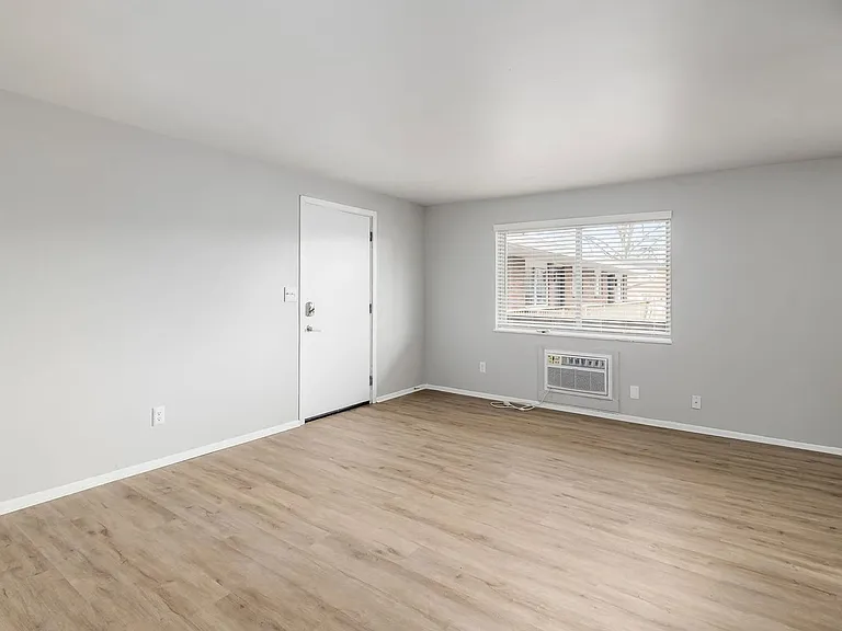 611 Riverview Dr #K — Photo 9