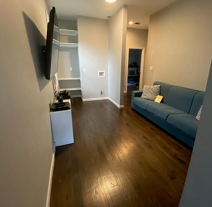 1st image of 23 Staunton St #1