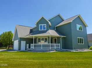 1943 Prairie Rose Ct, Grand Forks, ND 58201