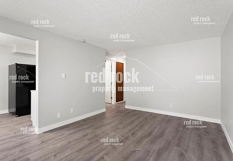 2424 E Diamond Ave #1 — Photo 5