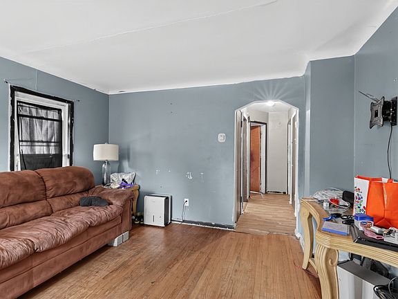5th image of 8040 Greenlawn St