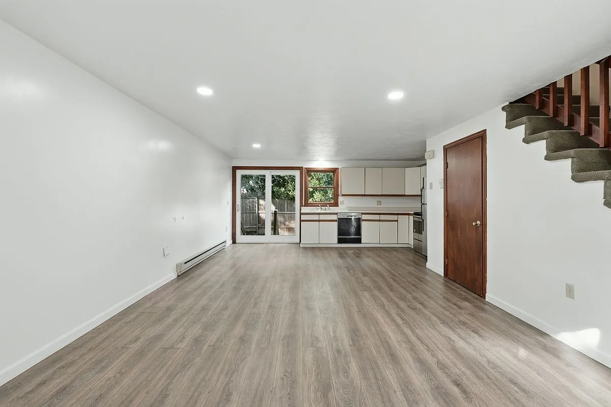 2 bed, 1.0 bath, 880 sqft, $2,000 — Photo 4