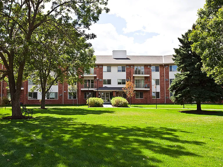 Parkwood Pointe Apartments — Photo 34