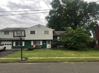 2 Woodland Ave S, Middlesex, NJ