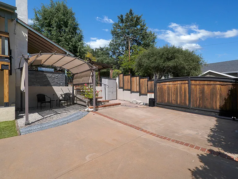 2254 Cross St — Photo 27