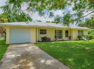 8743 Dunmore Dr, Sarasota, FL 34231