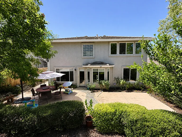 972 Cameron Dr — Photo 36