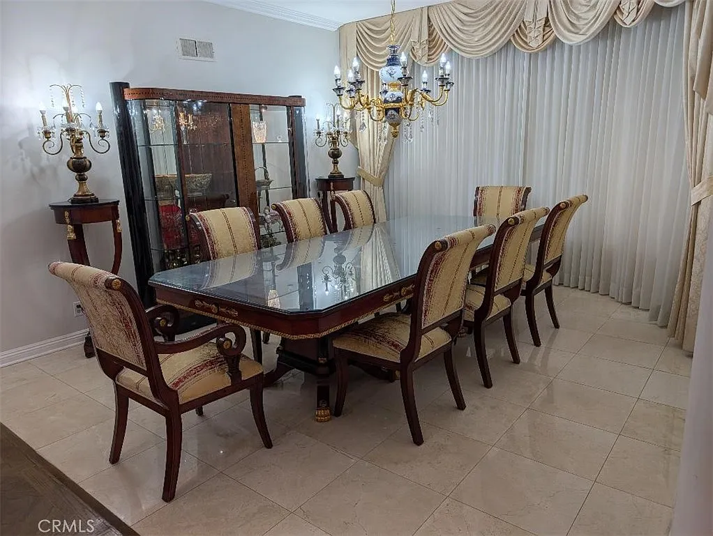 5 bed, 3296 sqft, $17,500 — Photo 4