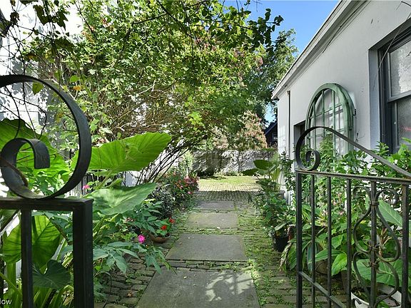 5th image of 2233 Devonshire Dr