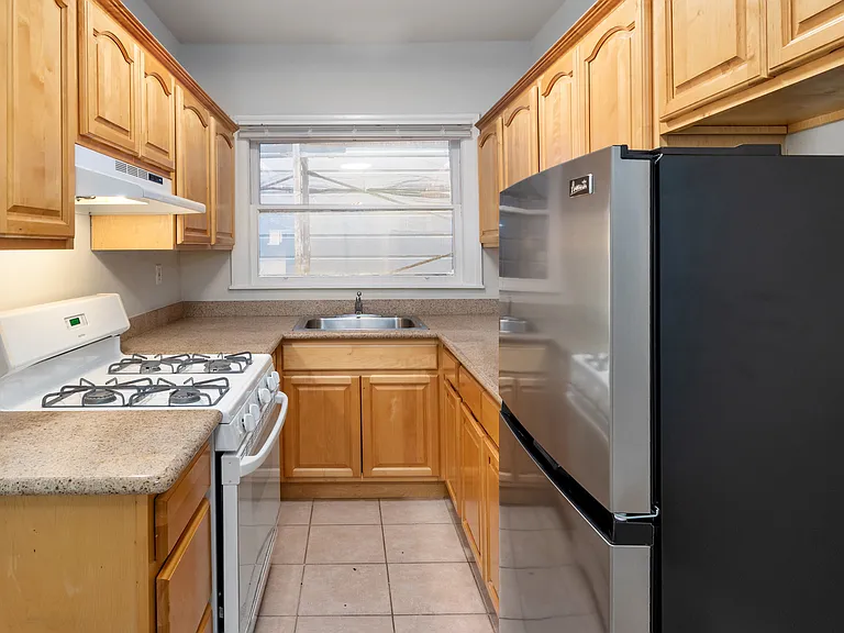 2040 Jefferson St #205 — Photo 5
