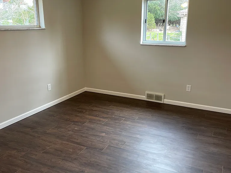 140 Peony Ave — Photo 21
