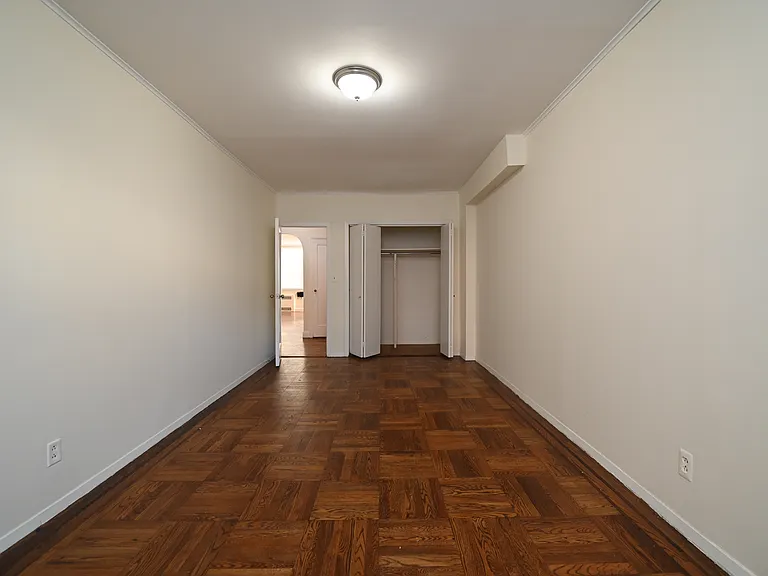 15 Bay 38 St #2 — Photo 8