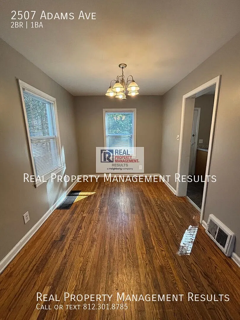 Well-Laid-Out Apartment with Spacious Living Room — Photo 4