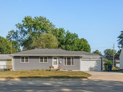 3037 W 9th St, Waterloo, IA, 50702