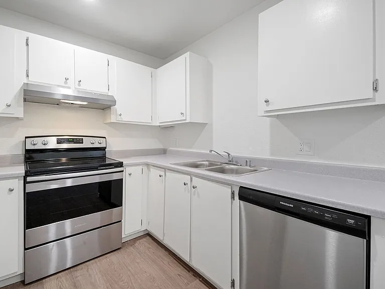 2085 Highview Ct — Photo 4