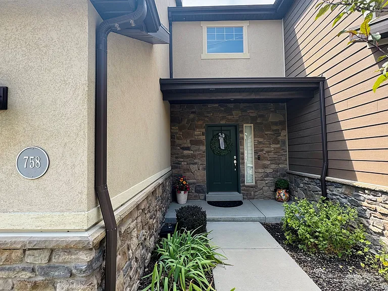 758 S Aspen Way — Photo 2