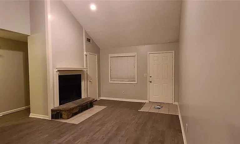966 Amberly Dr #B — Photo 12