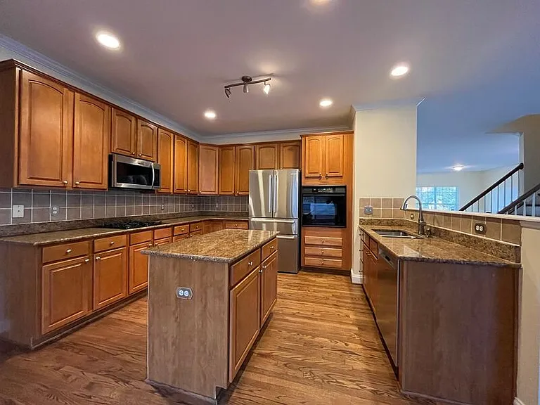 8700 Gooch Ct — Photo 9