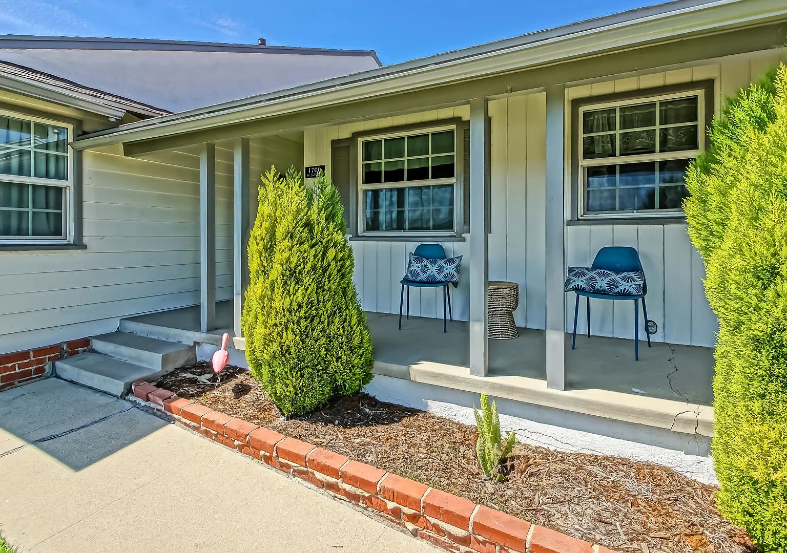 Fully Furnished, Charming & Bright, Hillside Home Close To White Point Park & Coastline W/ Ocean ... — Photo 3