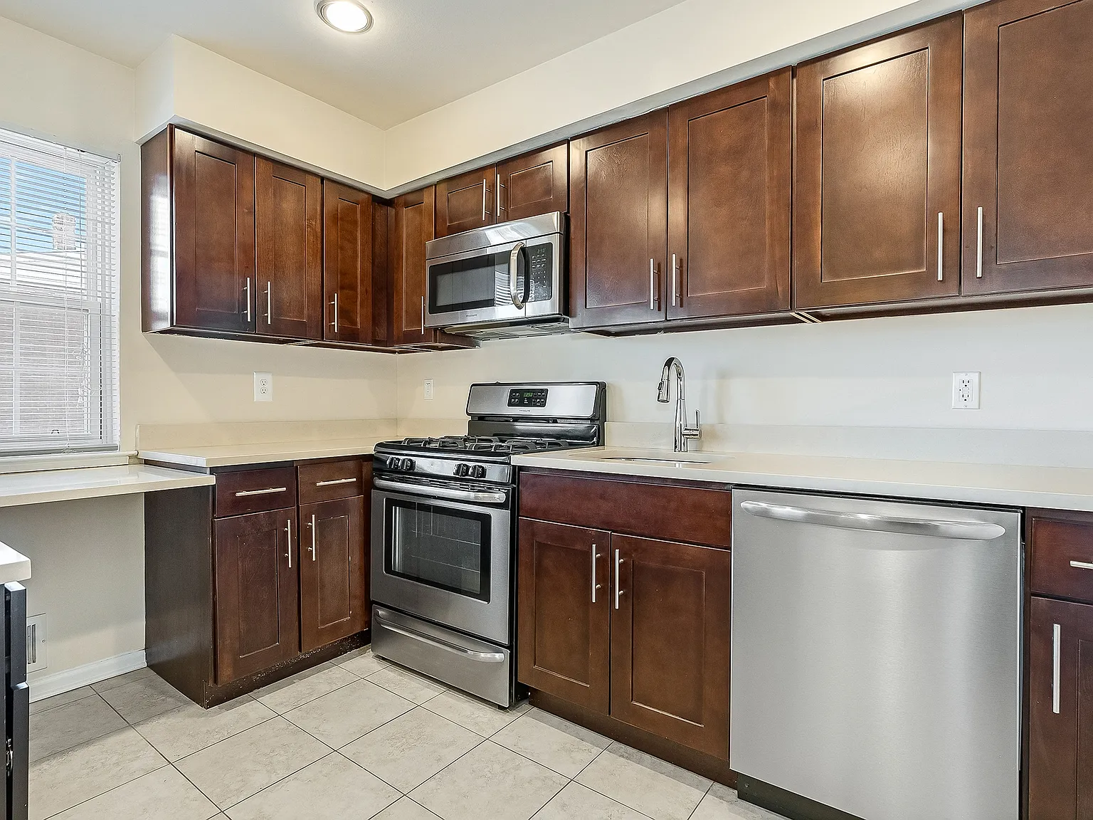 Chatham Hill Apartments — Photo 2