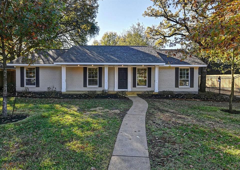 1st image of 2215 Viking Dr