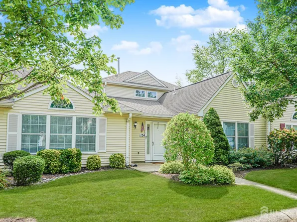 134 Blackbird Dr, Monroe Township, NJ 08831