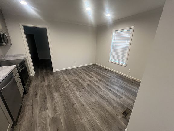 4th image of 360 Five Oaks Cir