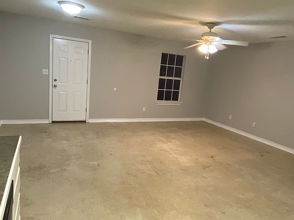 4th image of 607 E College St