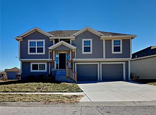 21715 Southcreek Rd, Peculiar, MO 64078