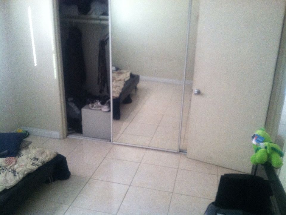 2nd image of 1419 Molino Ave