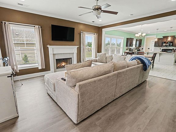 4th image of 1004 Garnet Dr