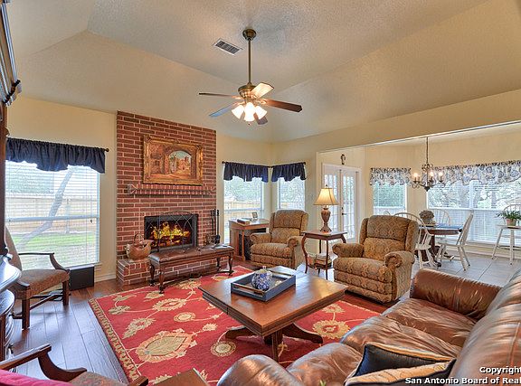 5th image of 1423 Blackbird Ln