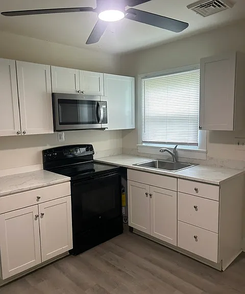 211 Wallace Ln #B — Photo 2