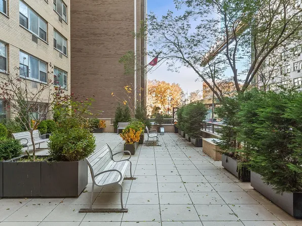 333 East 46th Street image 6 of 9