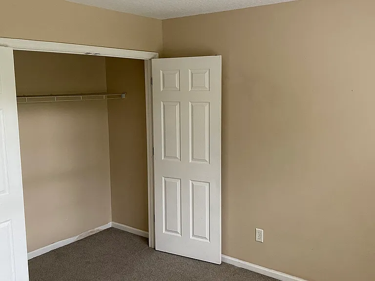 5207 Pomfret St — Photo 10