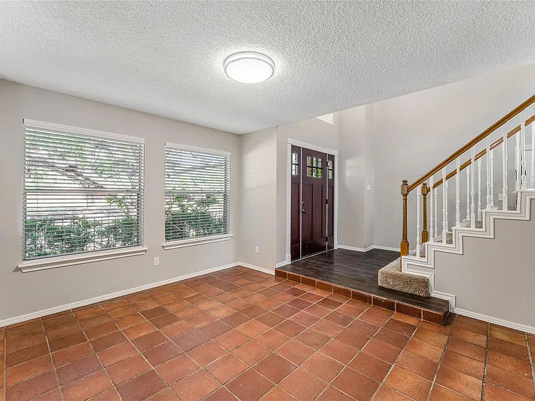 11831 Meadowchase Dr — Photo 4