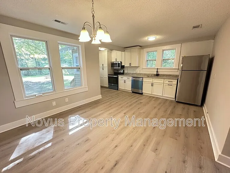 427 Adamson Ave — Photo 10