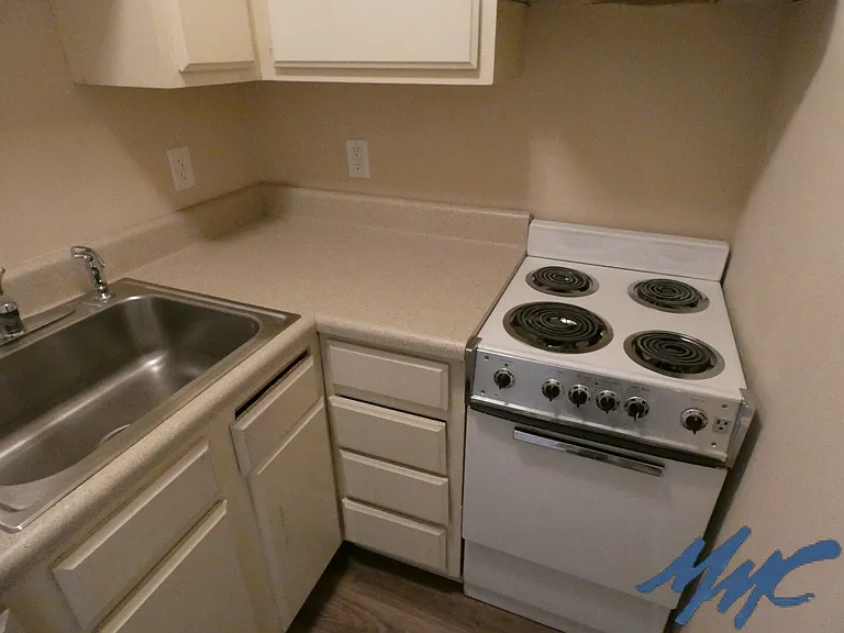 1418 E Main St #C18 — Photo 8