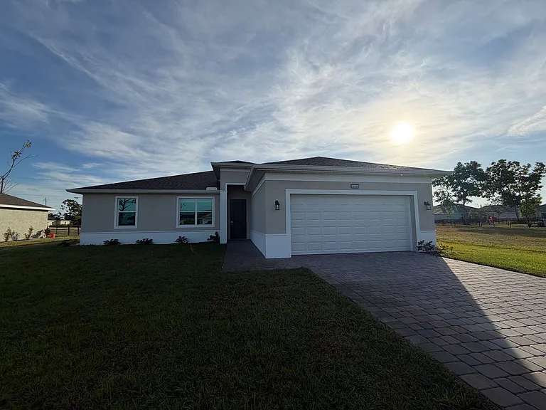18418 Wintergarden Ave — Photo 2