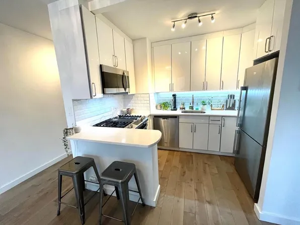 200 East 61st Street image 6 of 16