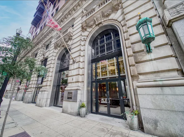 212 W Washington St APT 1709, Chicago, IL 60606