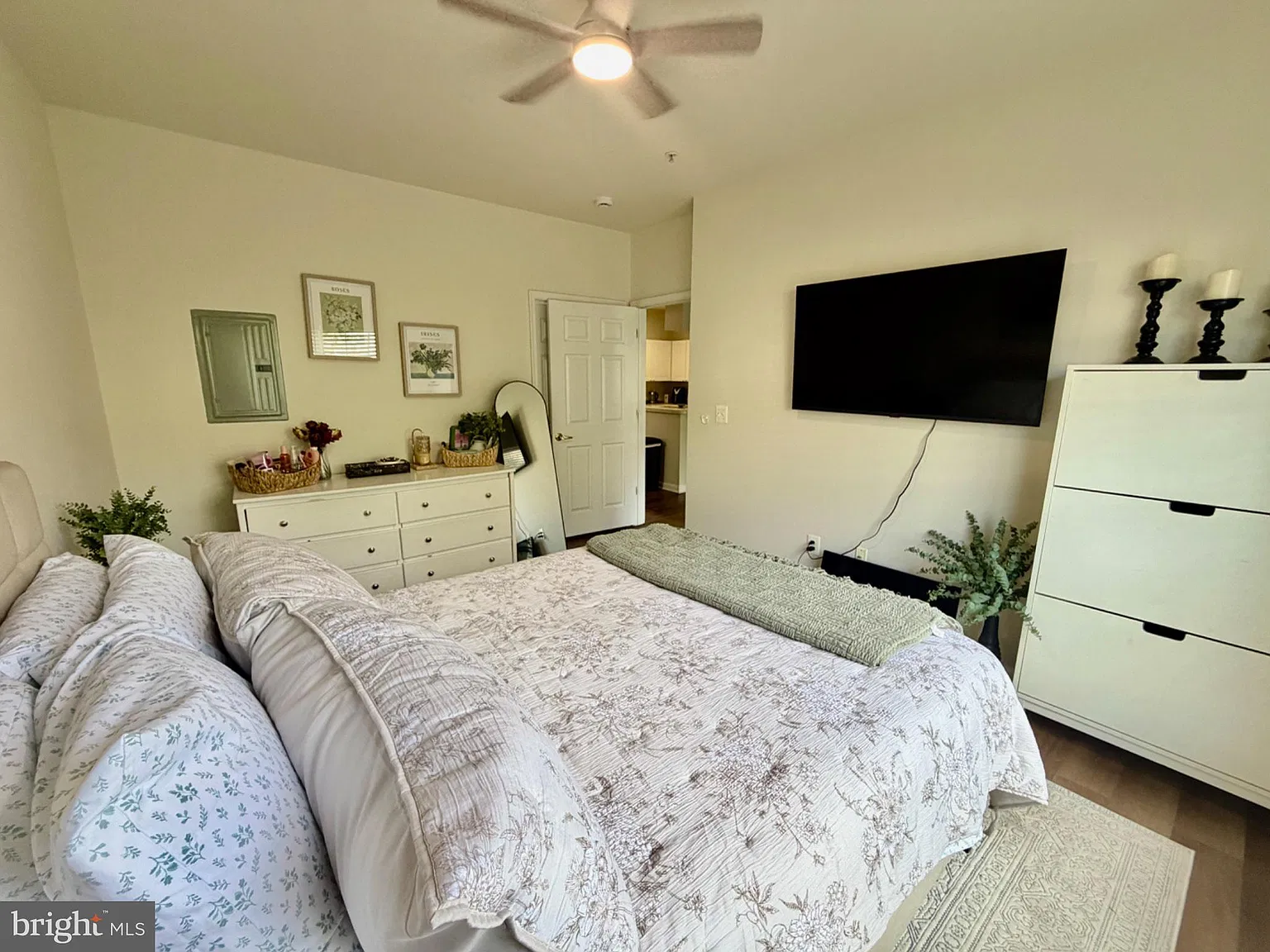 1 bed, 1.0 bath, 720 sqft, $1,980 — Photo 3