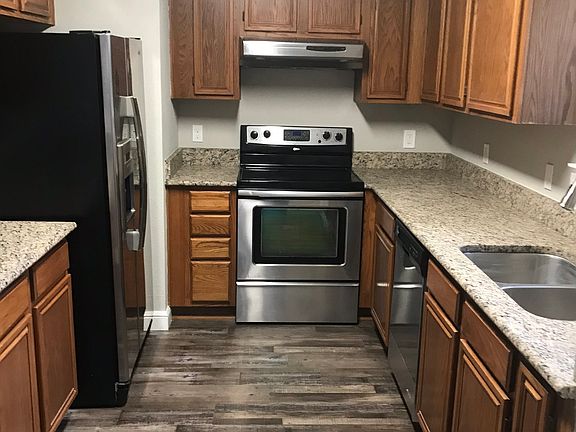 4th image of 7912 Fox Chase Dr