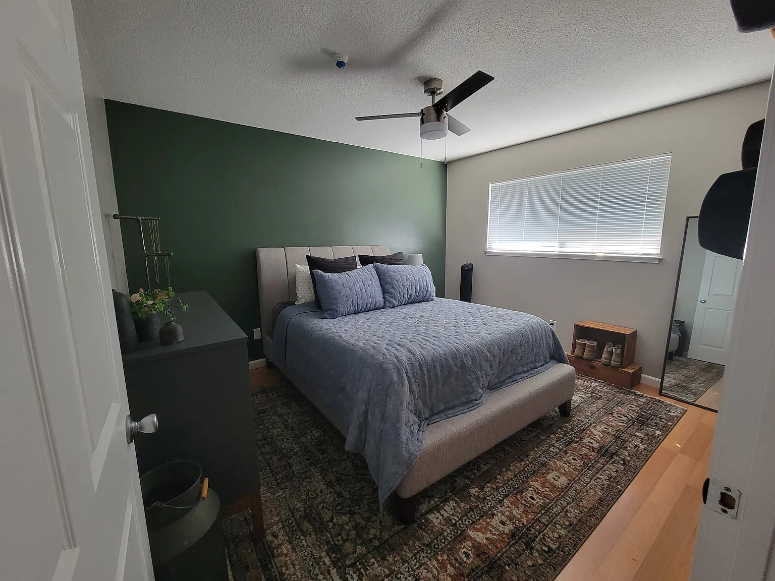 2 bed, 904 sqft, $3,000 — Photo 2