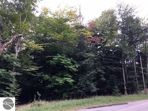5th image of N Knollwood Dr