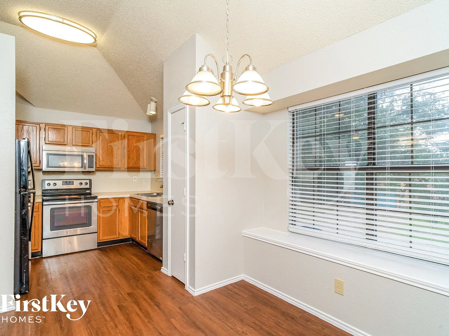 3 bed, 2.0 bath, 1636 sqft, $1,830 — Photo 4