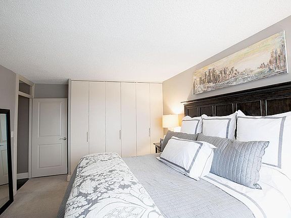 Large master bedroom with dramatic views of Hennepin Bridge